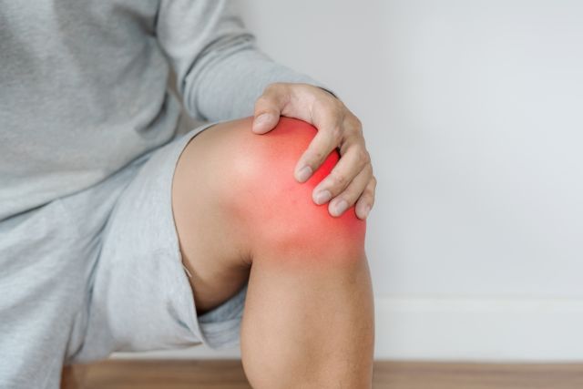 Skręcenie kolana – jak ulżyć w bólu?