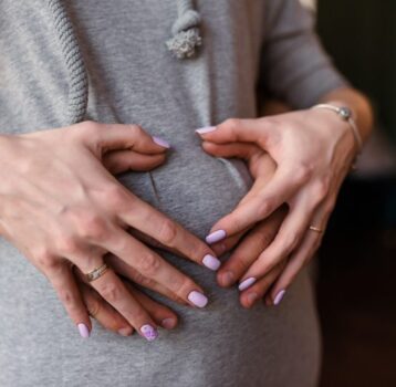 Manicure hibrydowy - czy jest bezpieczny w ciąży?
