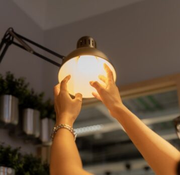 Najlepsze lampy do zastąpienia światła naturalnego w mieszkaniu