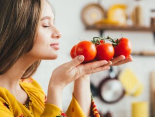 Jak zapewnić bujny wzrost i obfite owocowanie pomidorów – kluczowe zabiegi